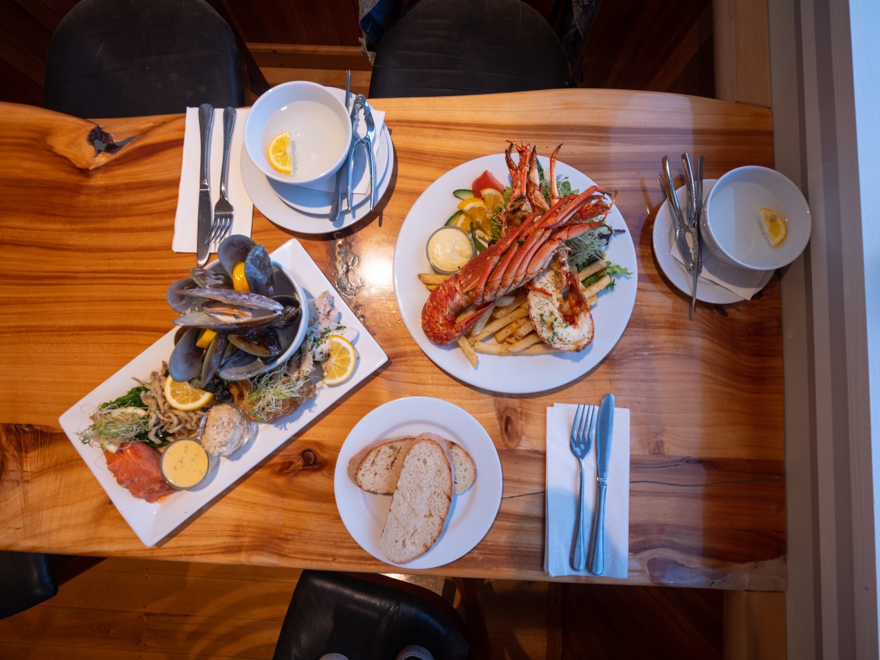 Meal at Pier Hotel Kaikoura. Image courtesy of barekiwi