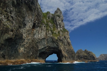 The famous Hole in the Rock in the Bay of Islands