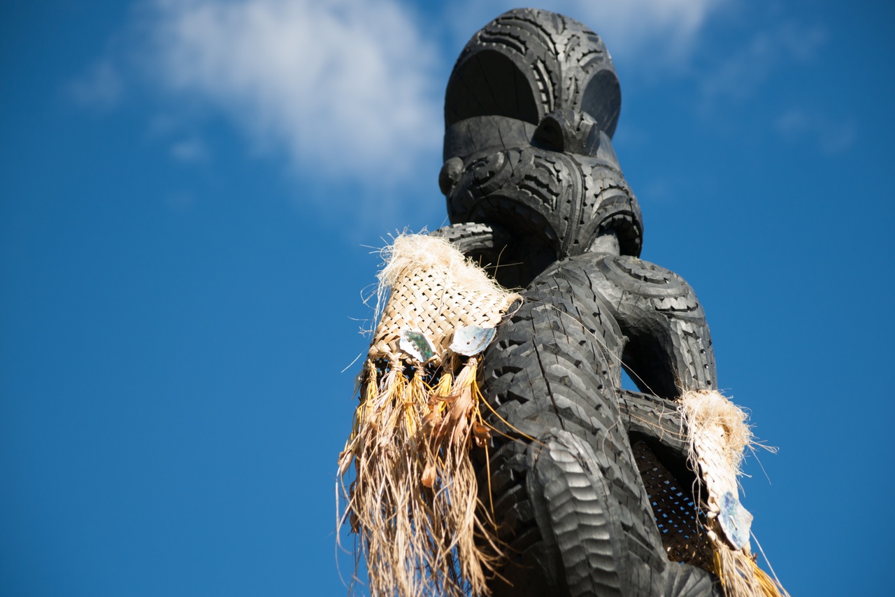Maori Pou at Gate Pa historical site - picture courtesy Brian Scantlebury