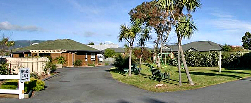 Click on this image to read reviews about the highly rated Ocean Motel at Paraparaumu Beach