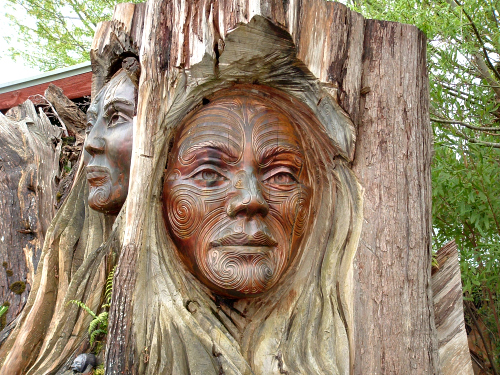 Carving of a Maori face near Marahau in the Abel Tasman National Park