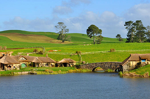 Visit the Hobbiton movie set on this wonderful tour out of Auckland.